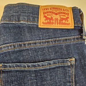 Levi's Women's 314 Shaping Skinny Jeans size 27
